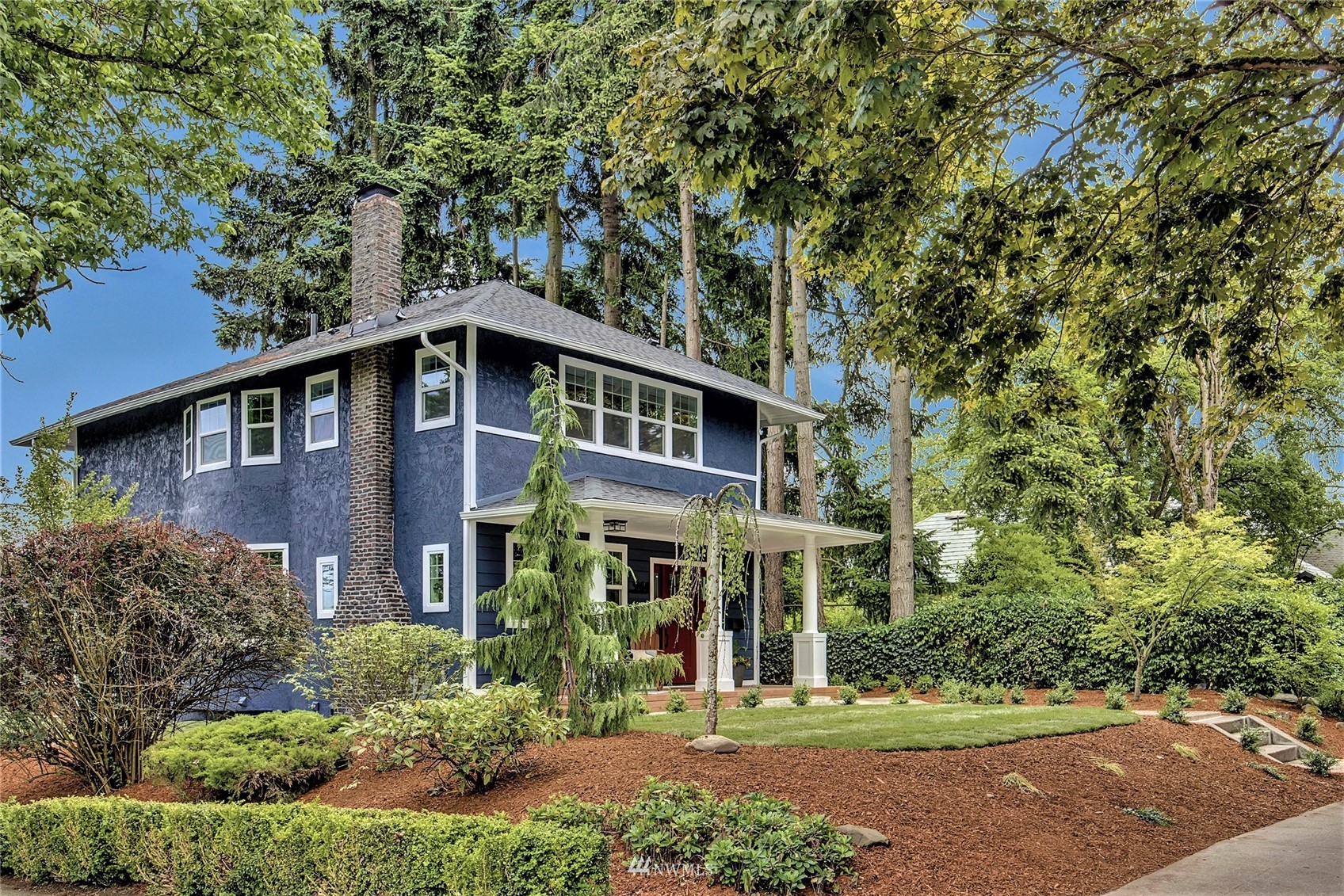 944 26th Avenue Seattle, WA 98122 - Photo 4 of 40 a front view of a house with a yard