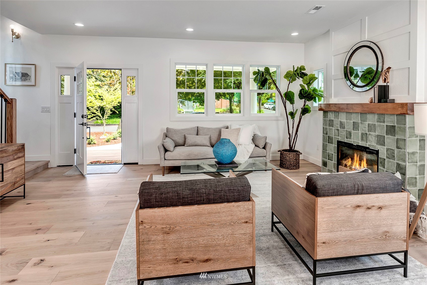 944 26th Avenue Seattle, WA 98122 - Photo 7 of 40 a living room with furniture and a fireplace