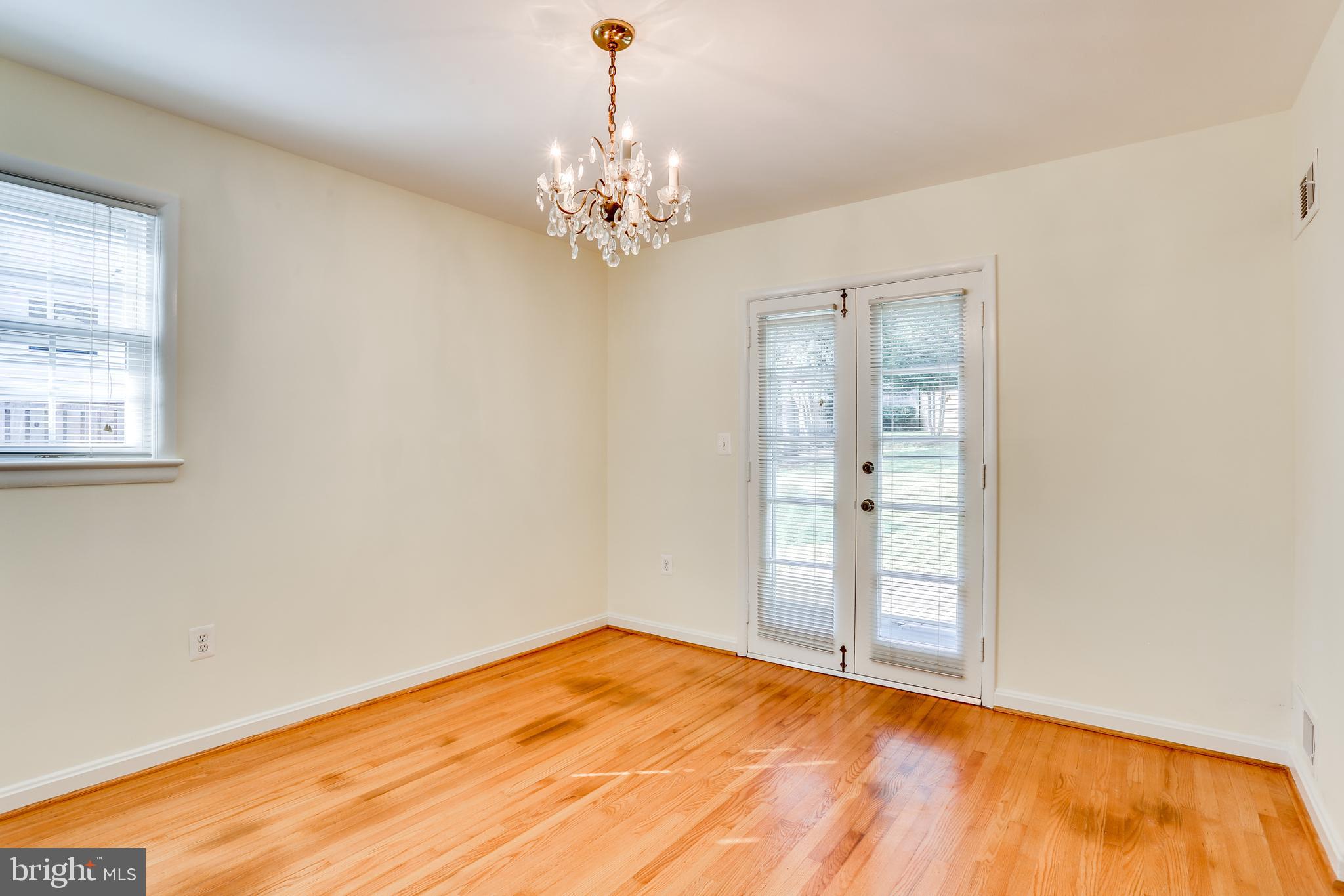 5916 Kirby Road Bethesda, MD 20817 - Photo 7 of 29