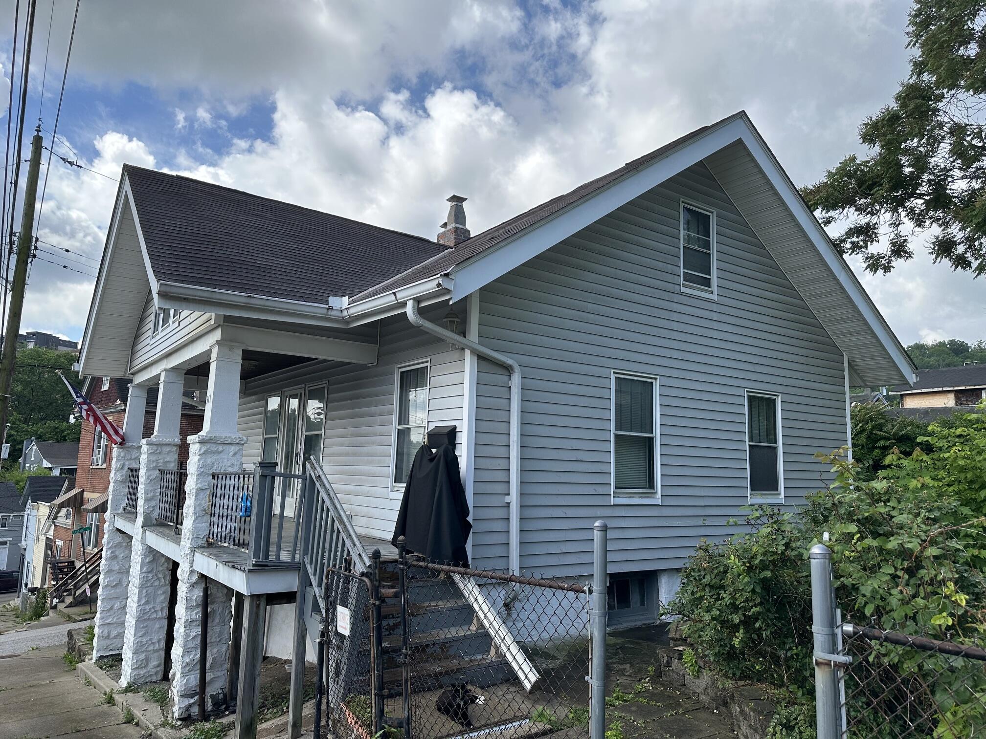 911 Worth Street Covington, KY 41011 - Photo 1 of 18 Front