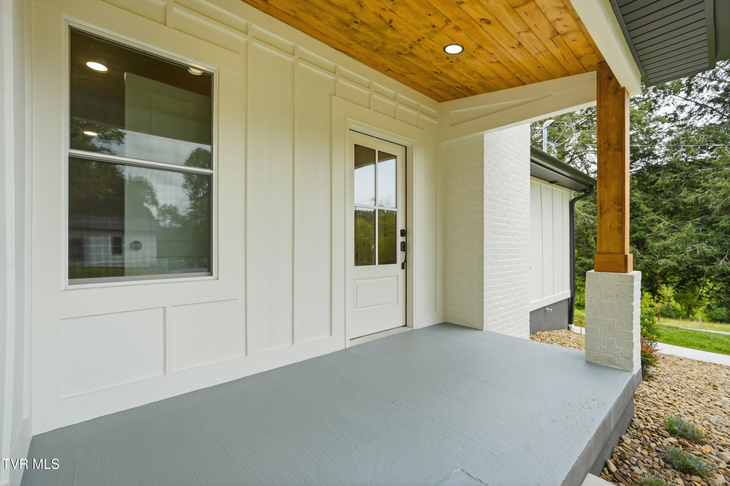 707 Cooks Valley Road Kingsport, TN 37664 - Photo 5 of 35 Front Door