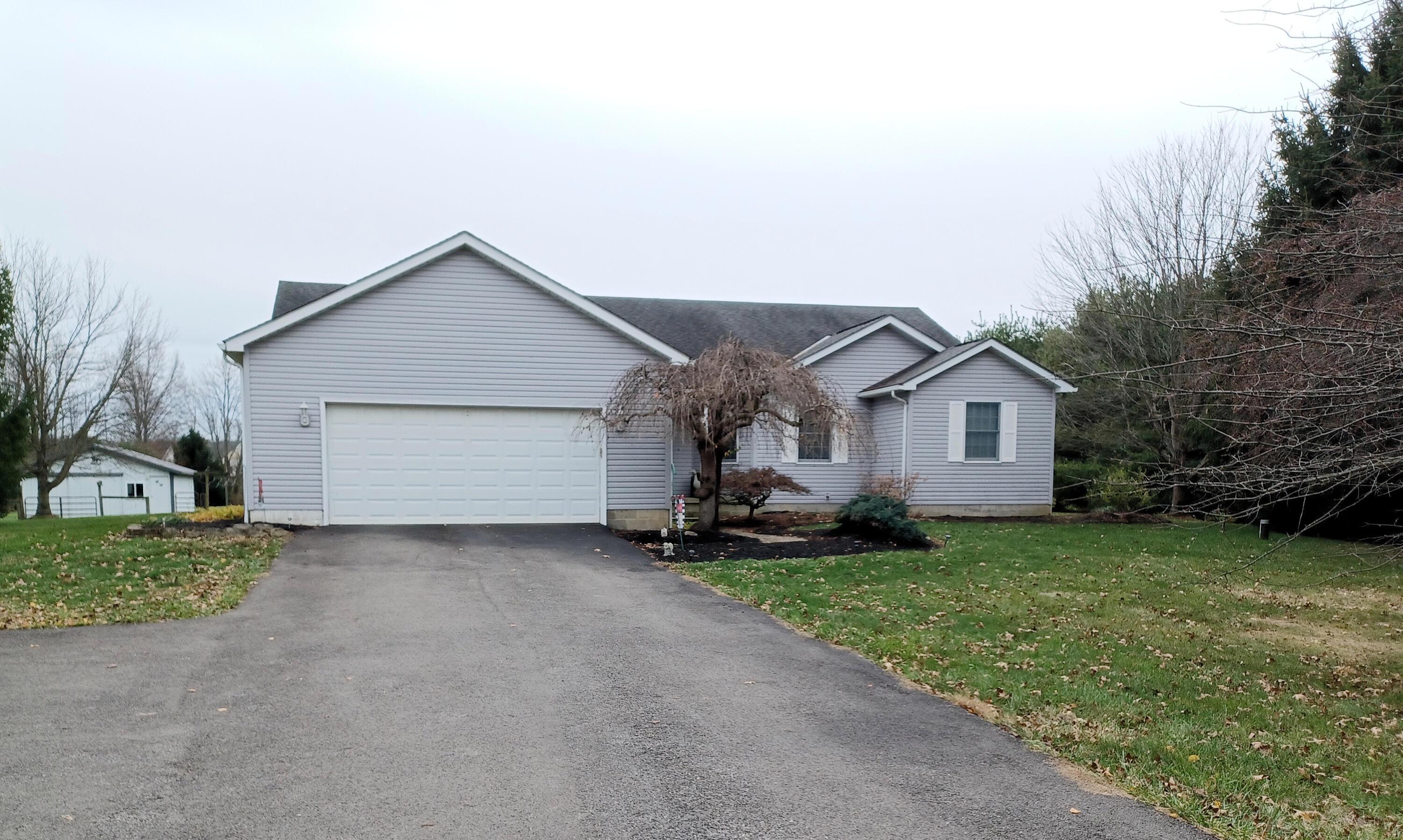 7065 Hollow Road Southwest Pataskala, OH 43062 - Photo 3 of 57 20241127_114204 (2)