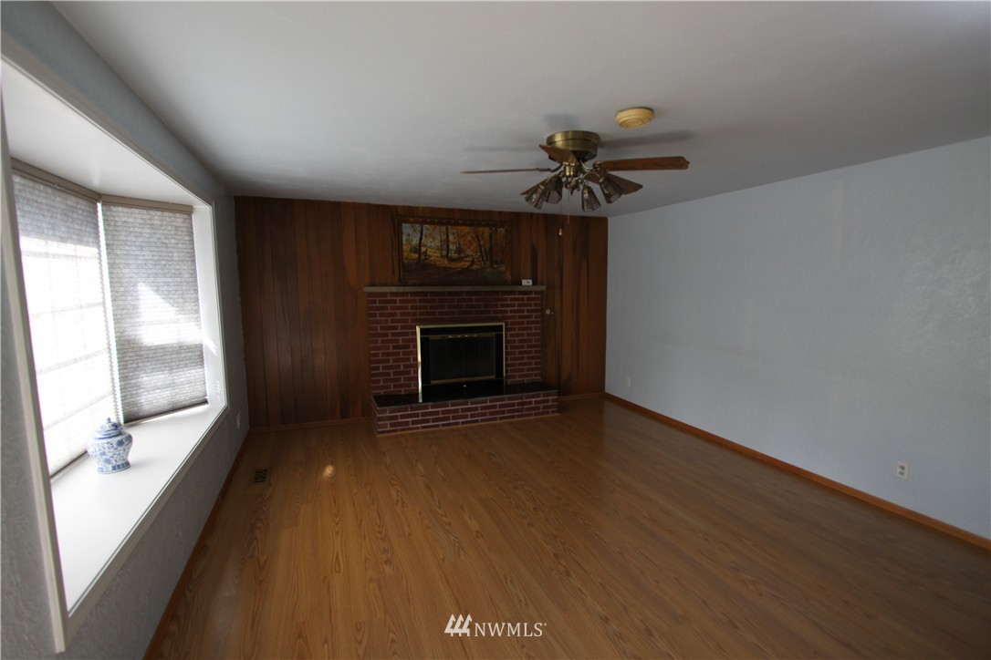 11403 Military Road Southwest Lakewood, WA 98498 - Photo 2 of 15 Gallery Image 2