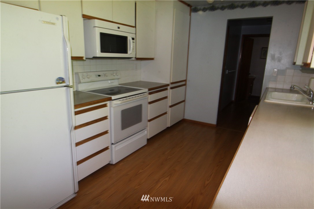 11403 Military Road Southwest Lakewood, WA 98498 - Photo 3 of 15 Gallery Image 3