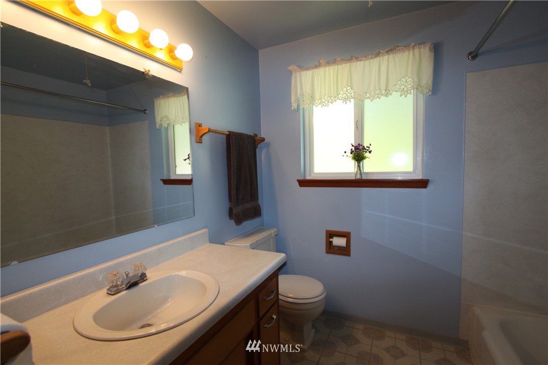 11403 Military Road Southwest Lakewood, WA 98498 - Photo 6 of 15 Gallery Image 6