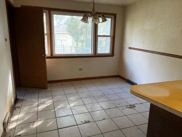 $75,000 | 12621 South Wood Street, Calumet Park, IL 60827
