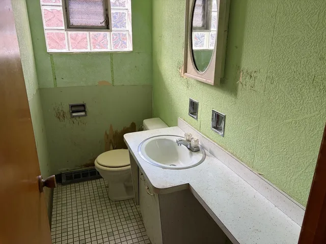 $75,000 | 12621 South Wood Street, Calumet Park, IL 60827