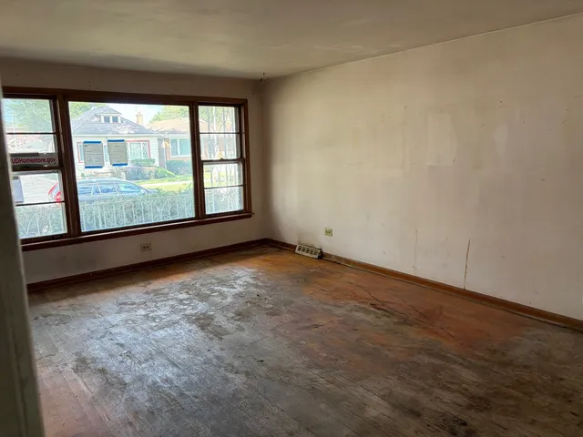 $75,000 | 12621 South Wood Street, Calumet Park, IL 60827