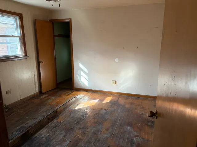 $75,000 | 12621 South Wood Street, Calumet Park, IL 60827