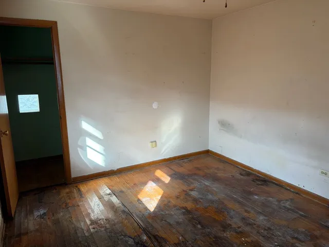 $75,000 | 12621 South Wood Street, Calumet Park, IL 60827