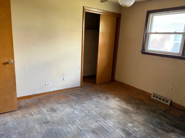 $75,000 | 12621 South Wood Street, Calumet Park, IL 60827