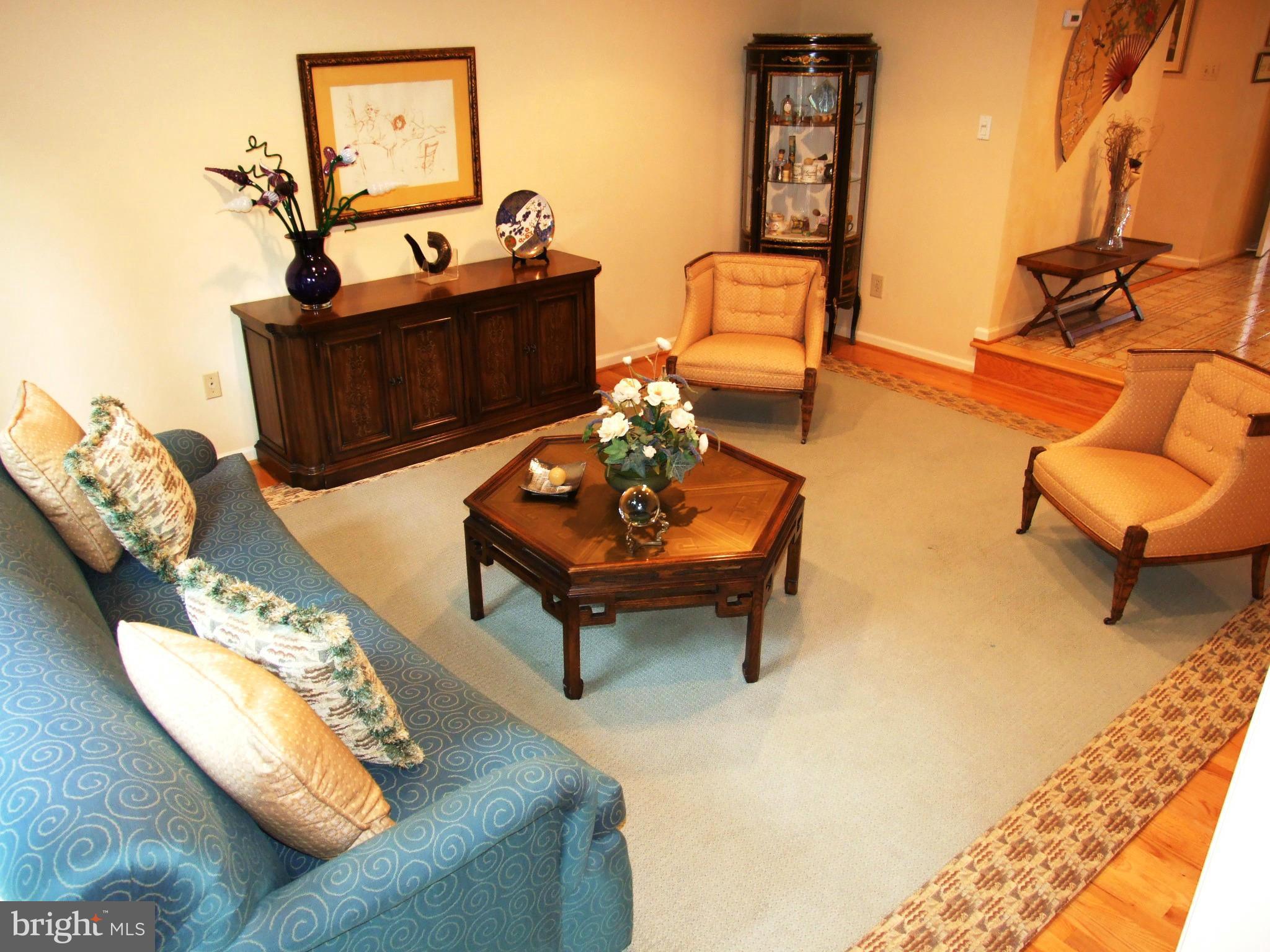 9320 Reach Road Potomac, MD 20854 - Photo 12 of 30 Living Room