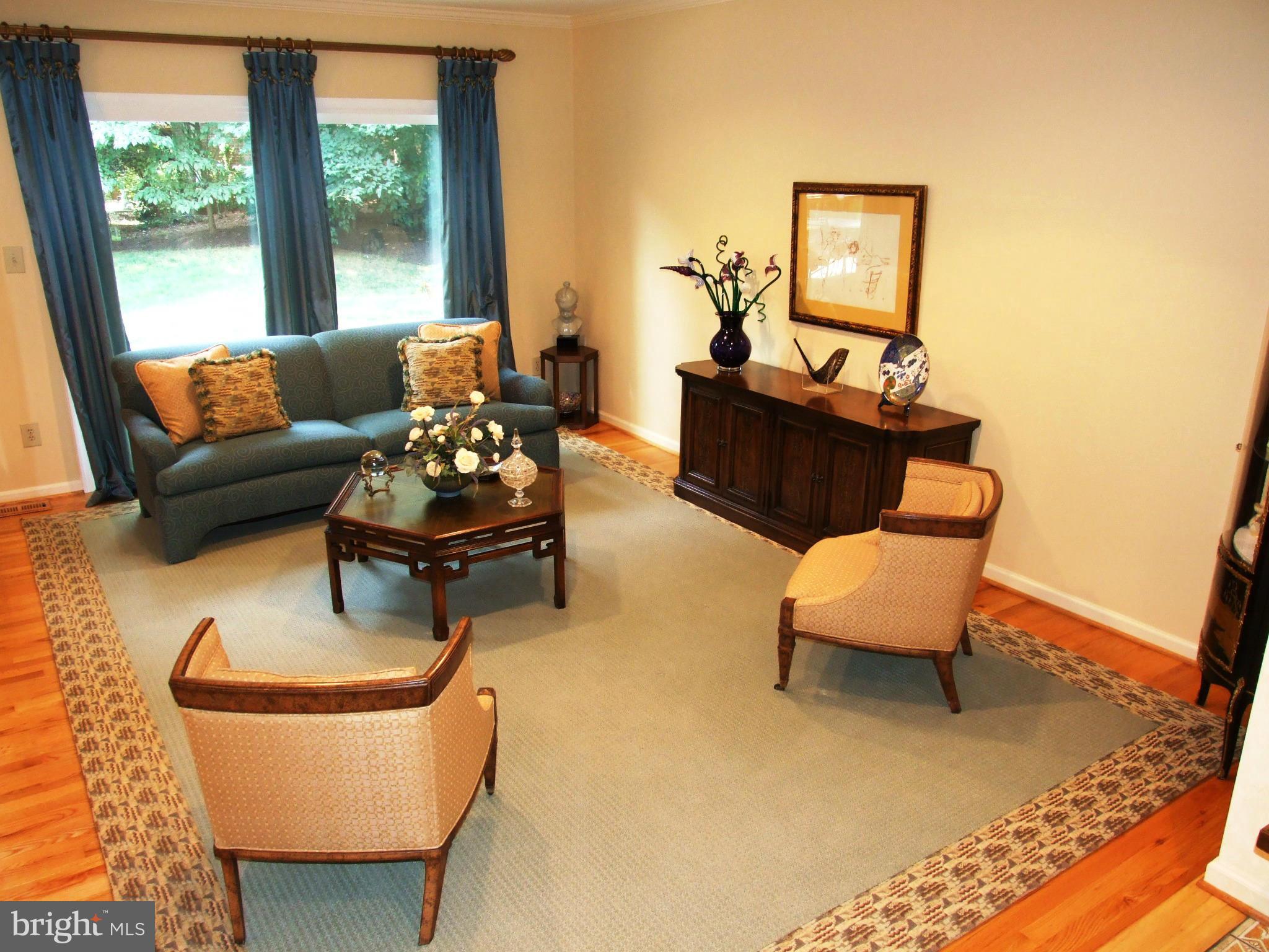 9320 Reach Road Potomac, MD 20854 - Photo 13 of 30 Living Room