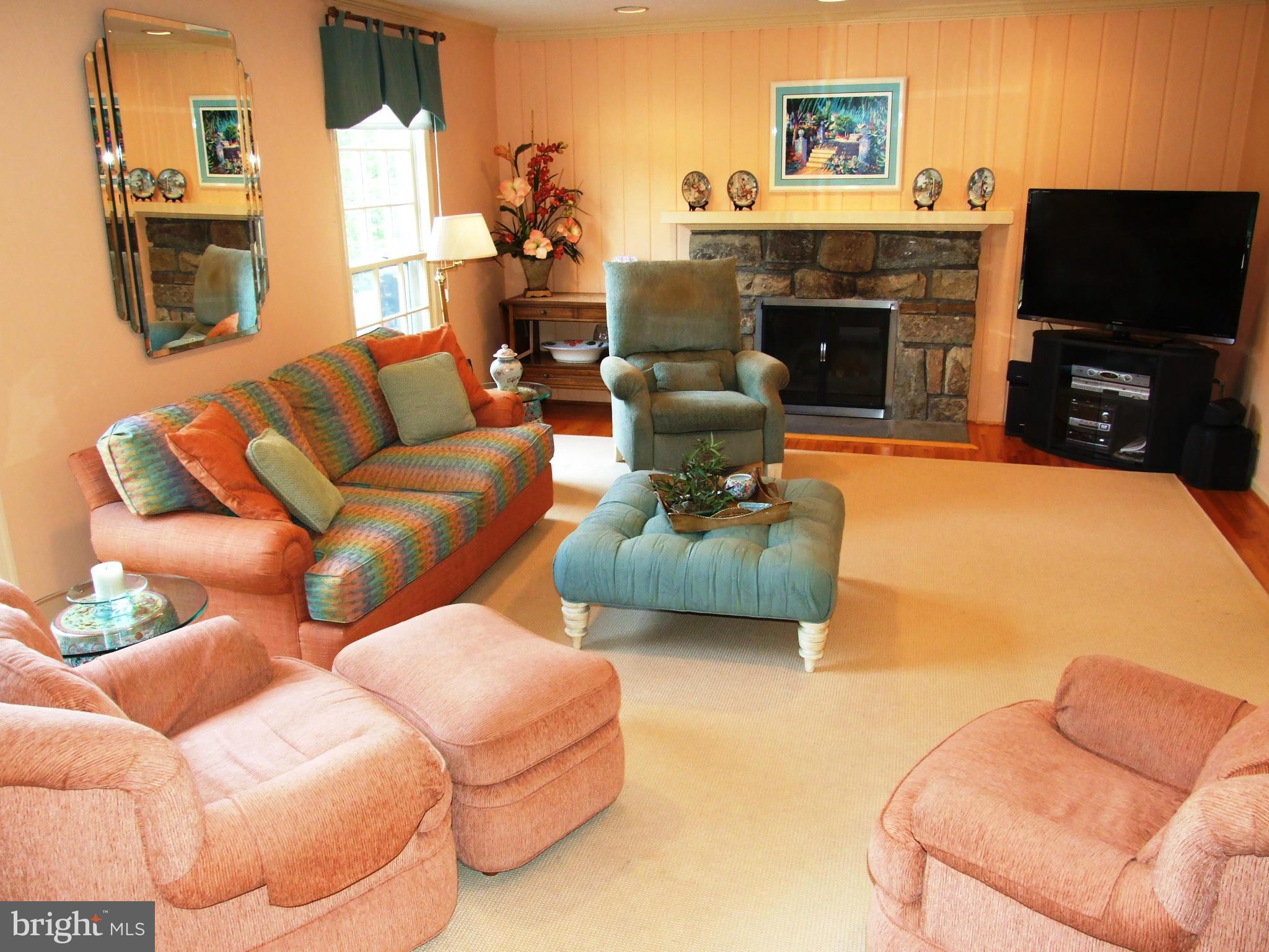 9320 Reach Road Potomac, MD 20854 - Photo 6 of 30 Family Room