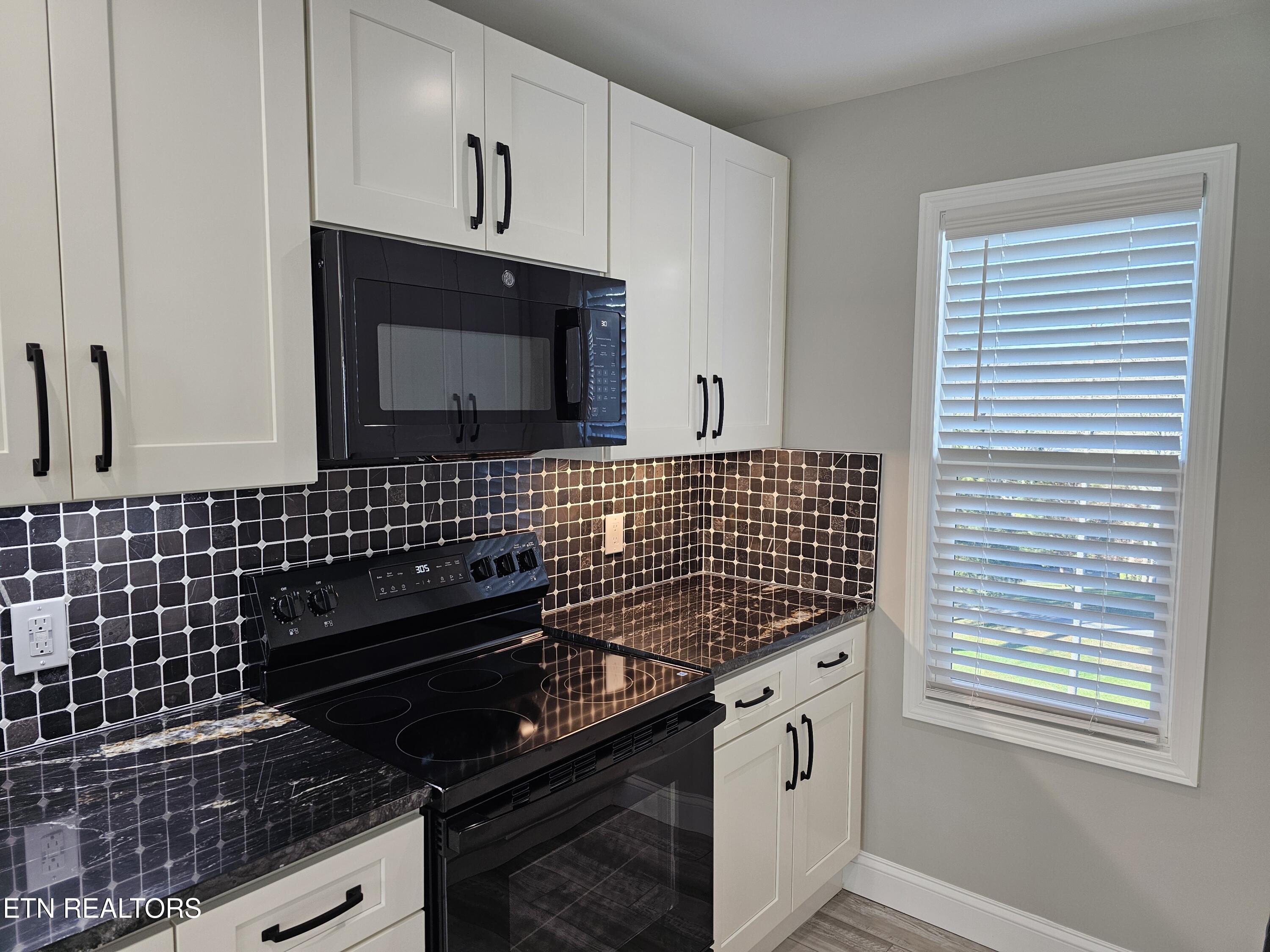 116 Chestnut Hill Road Oak Ridge, TN 37830 - Photo 11 of 55 20251123_150528