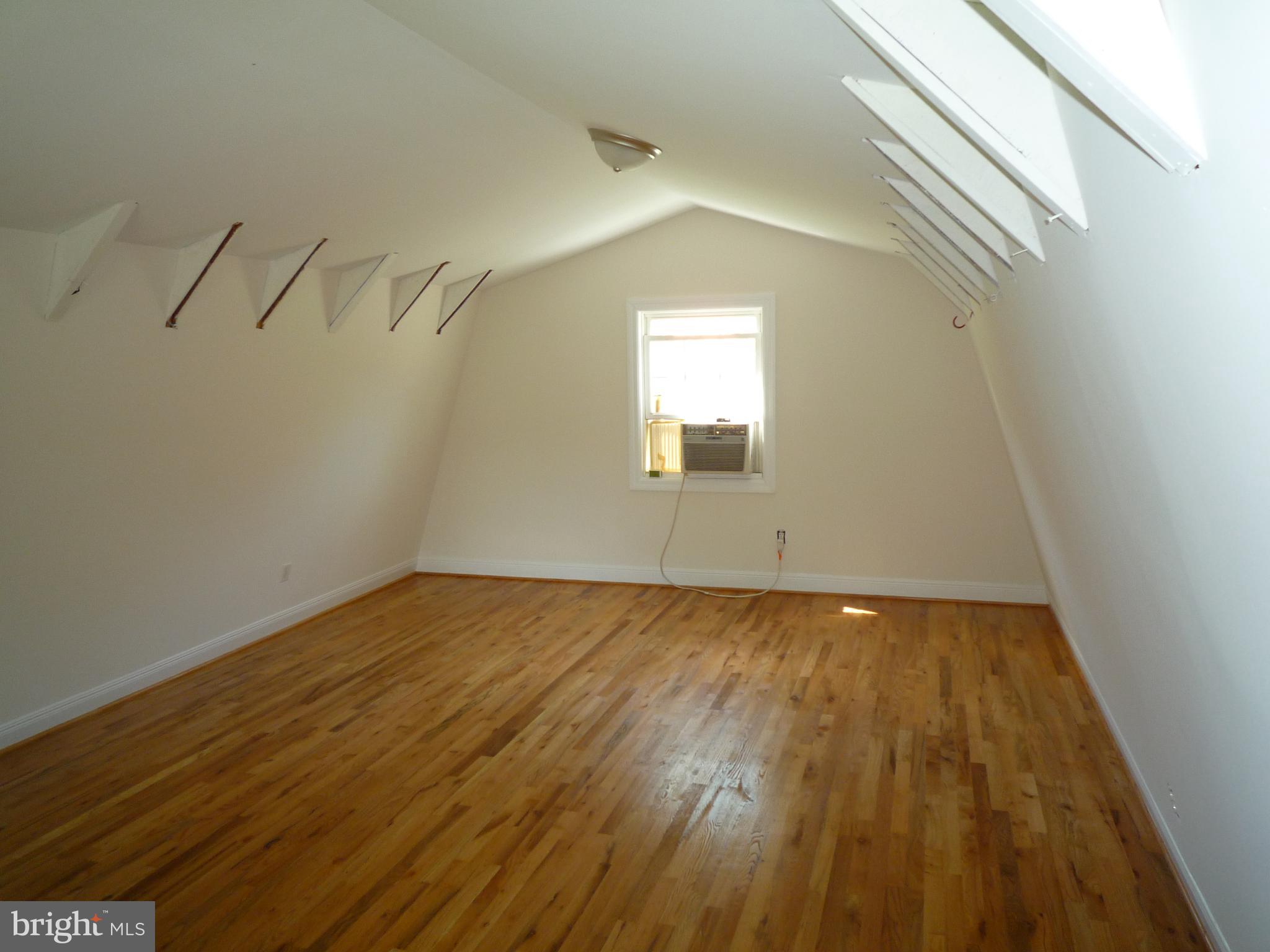 130 Dennis Road Castleton, VA 22716 - Photo 26 of 41 Studio/workshop upper level