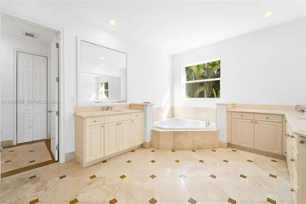 $6,200,000 | 1490 Cleveland Road, Miami Beach, FL 33141