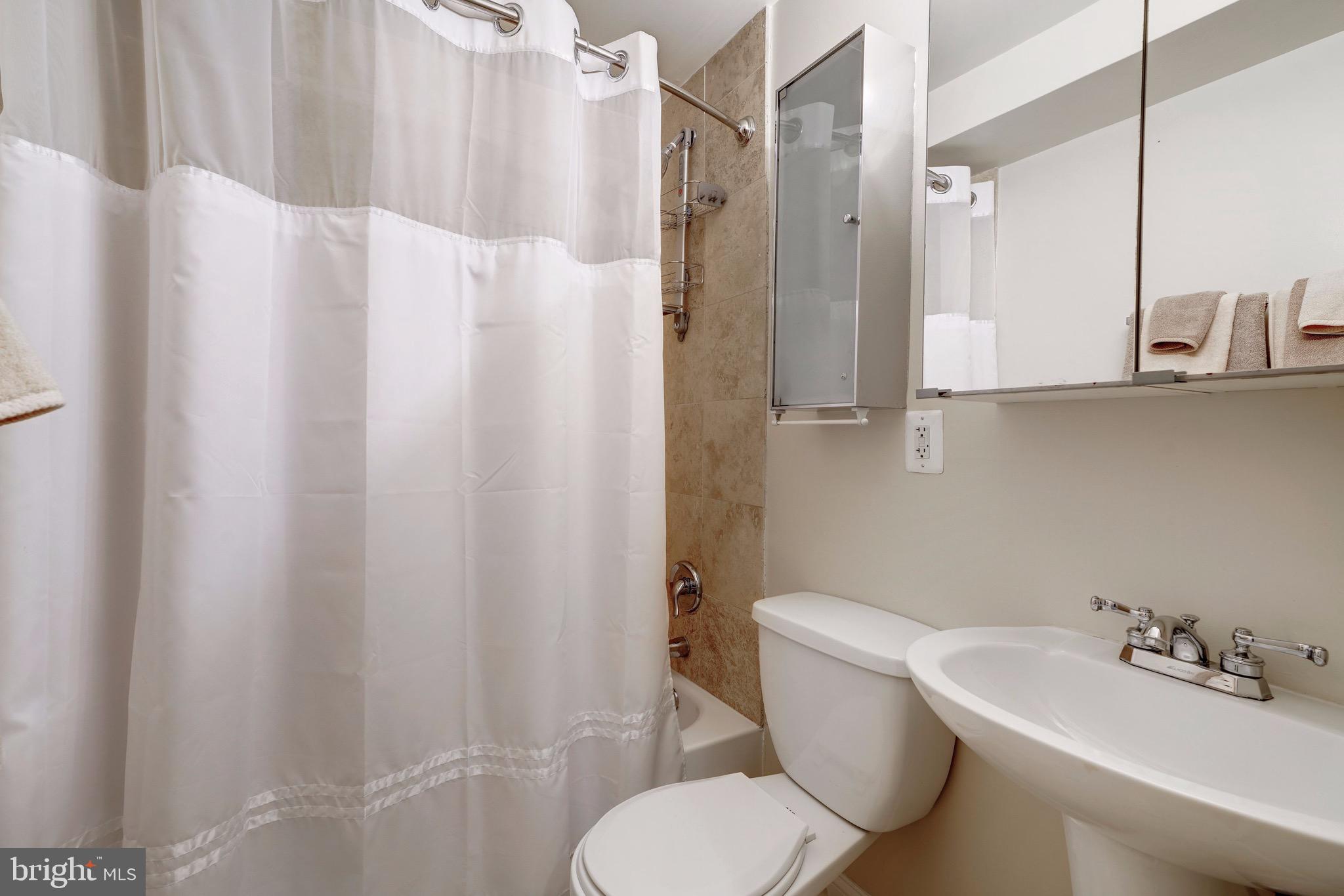 1623 New Jersey Avenue Northwest Washington, DC 20001 - Photo 20 of 22 Bathroom
