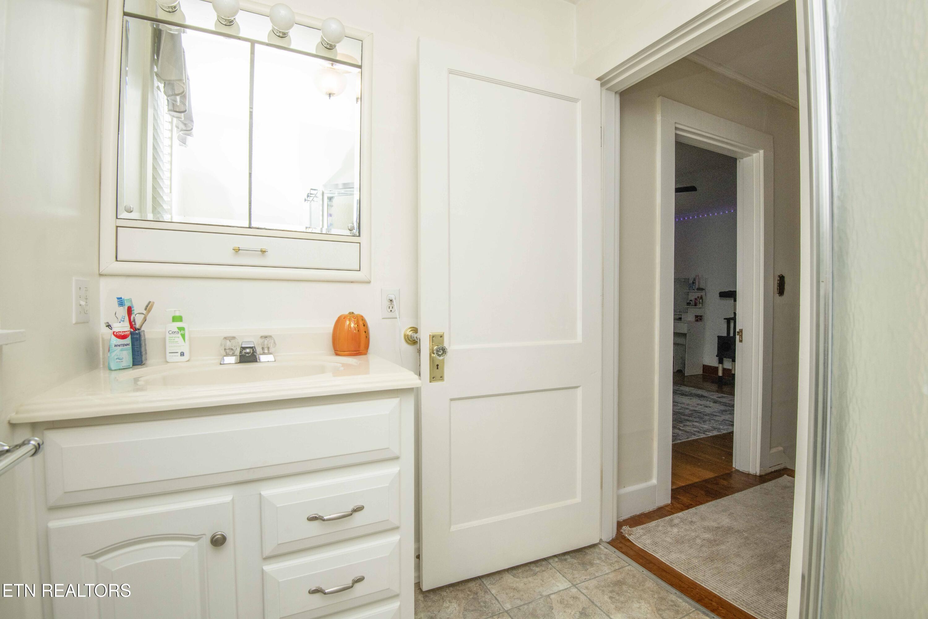 17761 Alberta Street Oneida, TN 37841 - Photo 33 of 56 third bath_1