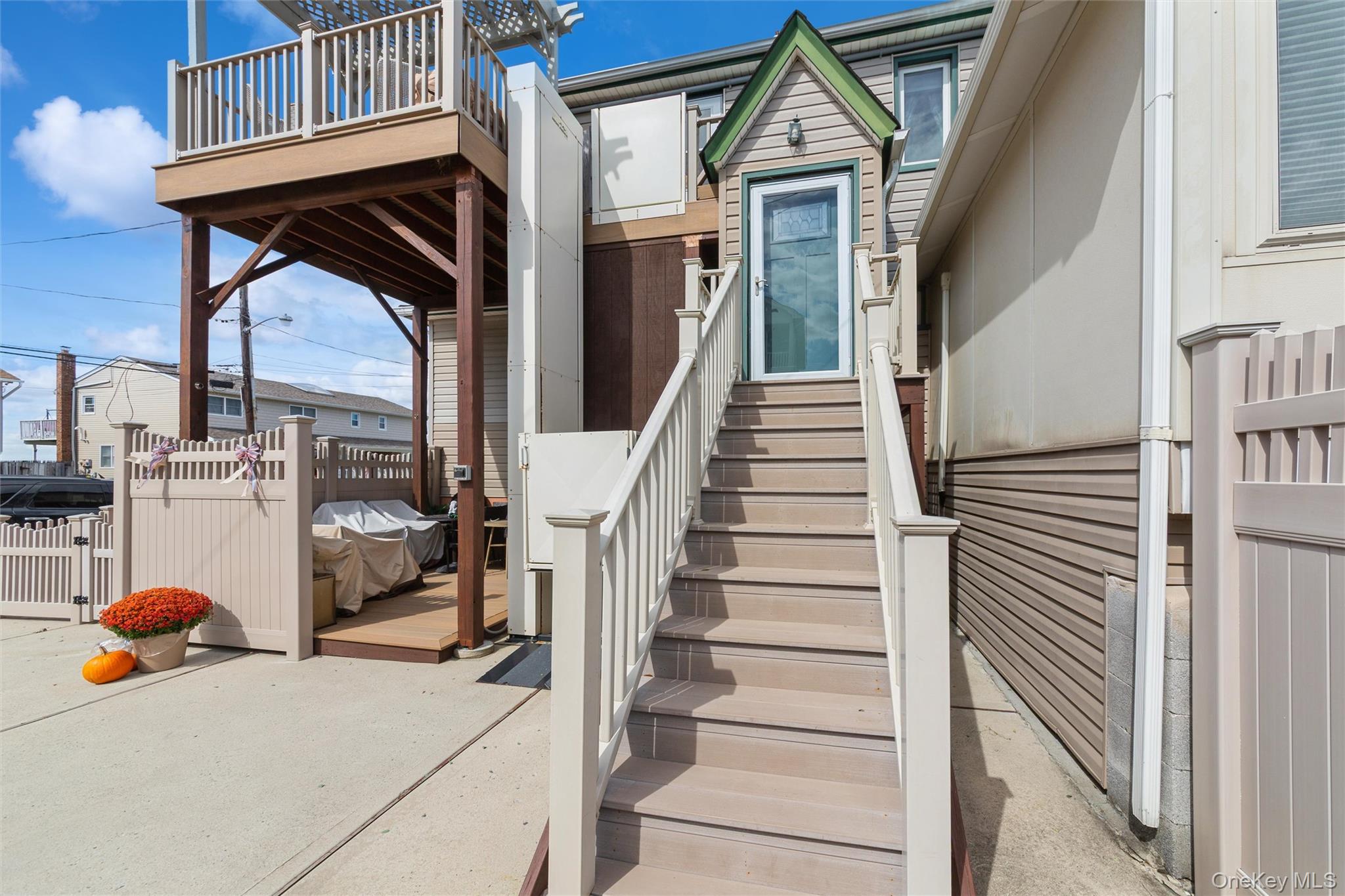 181 Suffolk Road, Unit UPPR Island Park, NY 11558 - Photo 3 of 24 Gallery Image 3