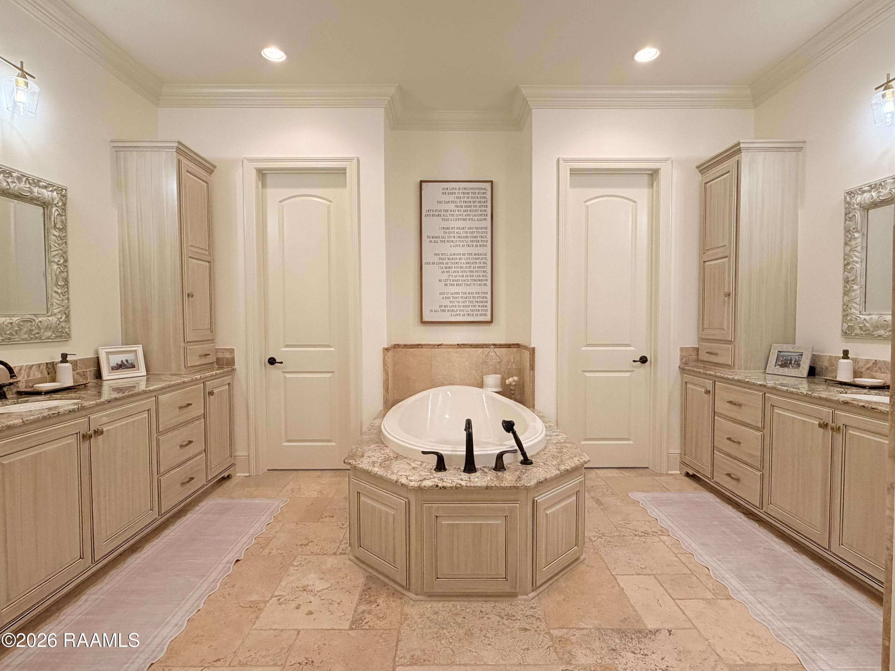 125 East Edith Road Lafayette, LA 70508 - Photo 9 of 10 Primary Ensuite Bath