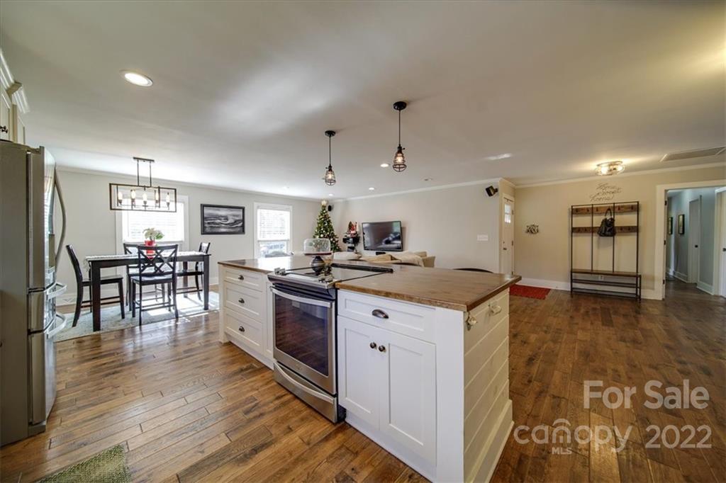 4921 Pine Ridge Road Charlotte, NC 28226 - Photo 5 of 47 Gallery Image 5
