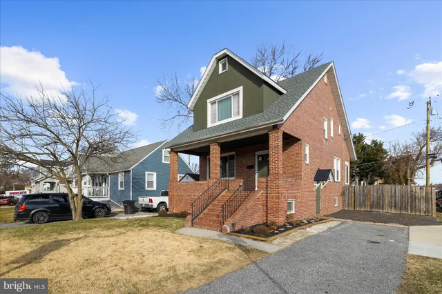 a view of a house with a yard and garage