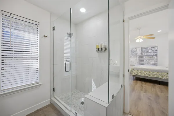 a en suite bathroom with a shower