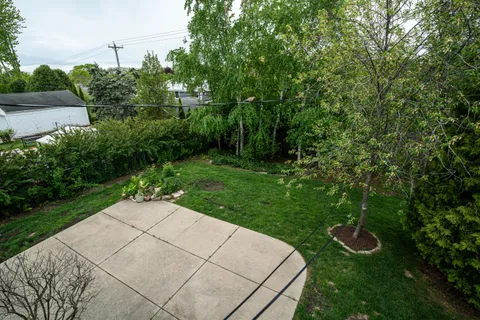 $549,000 | 6221 North Lake Drive, Whitefish Bay, WI 53217