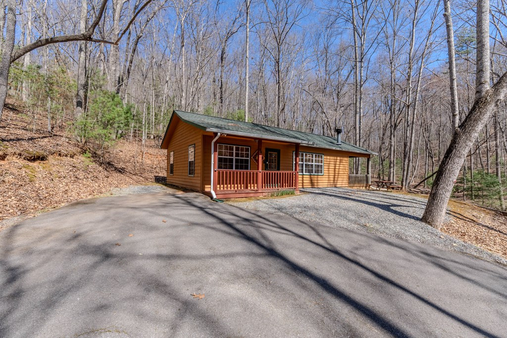 33 Hamlet Circle Murphy, NC 28906 - Photo 3 of 18
