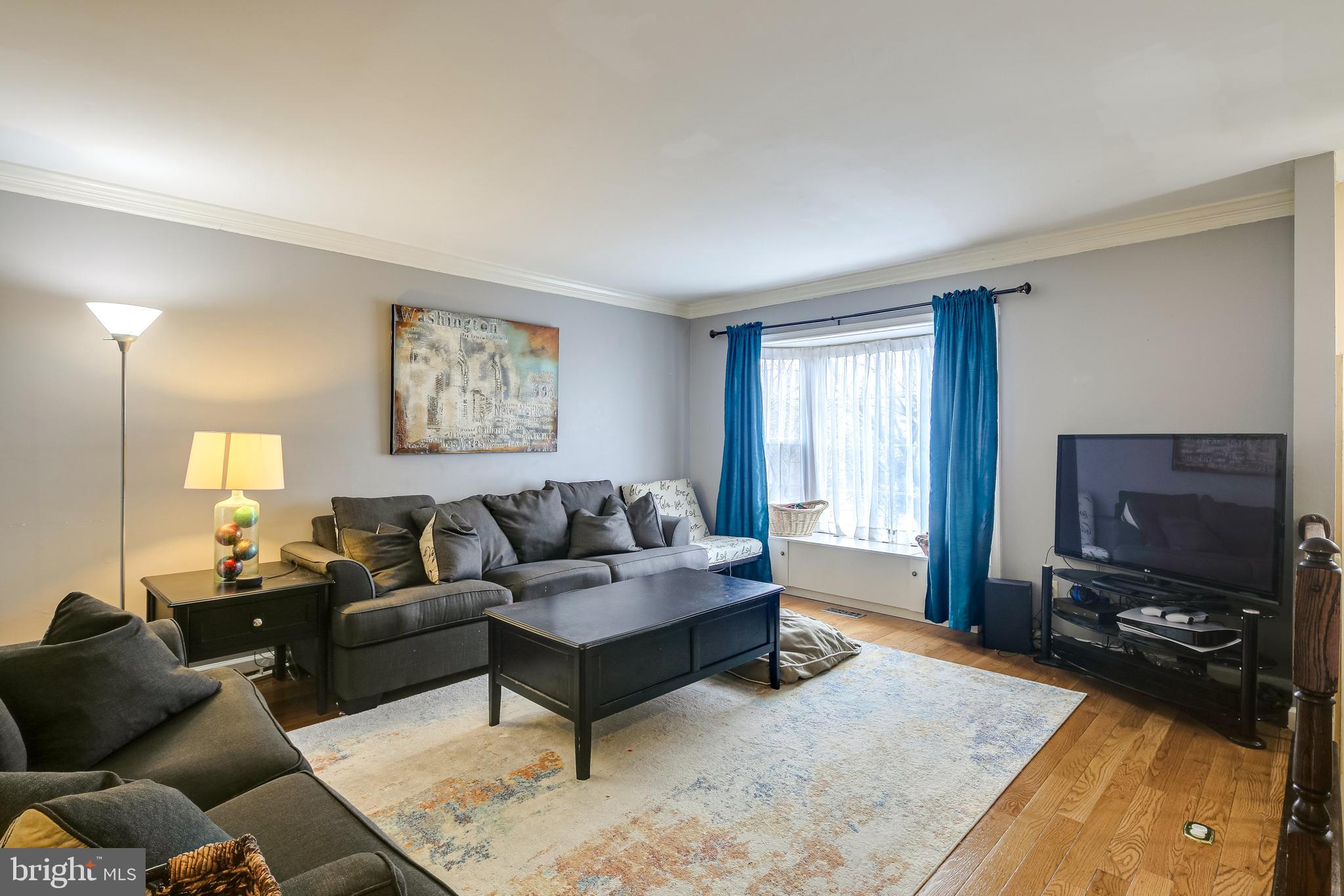 14637 Cambridge Circle Laurel, MD 20707 - Photo 4 of 40 LIVING ROOM