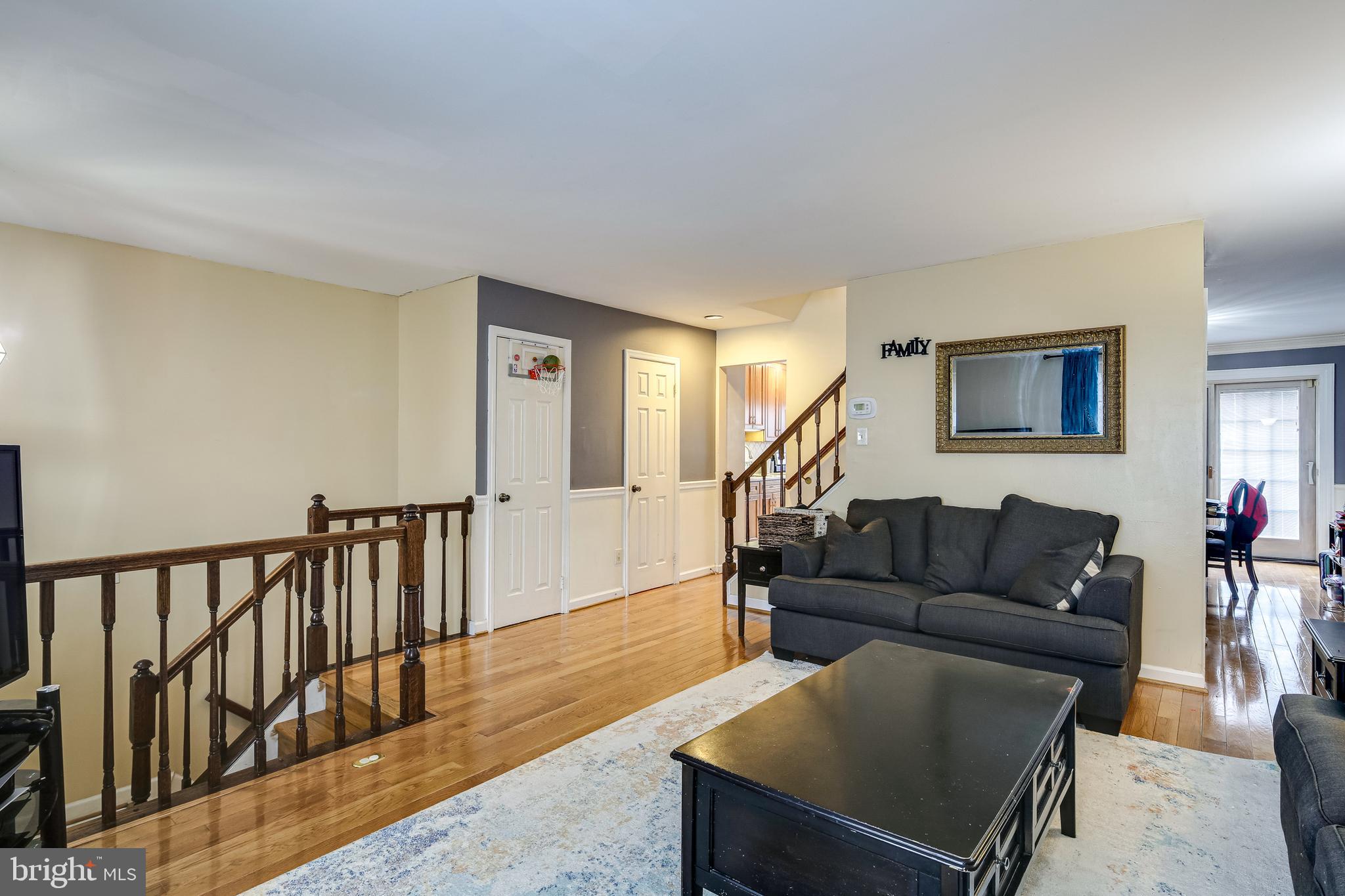 14637 Cambridge Circle Laurel, MD 20707 - Photo 6 of 40 LIVING ROOM