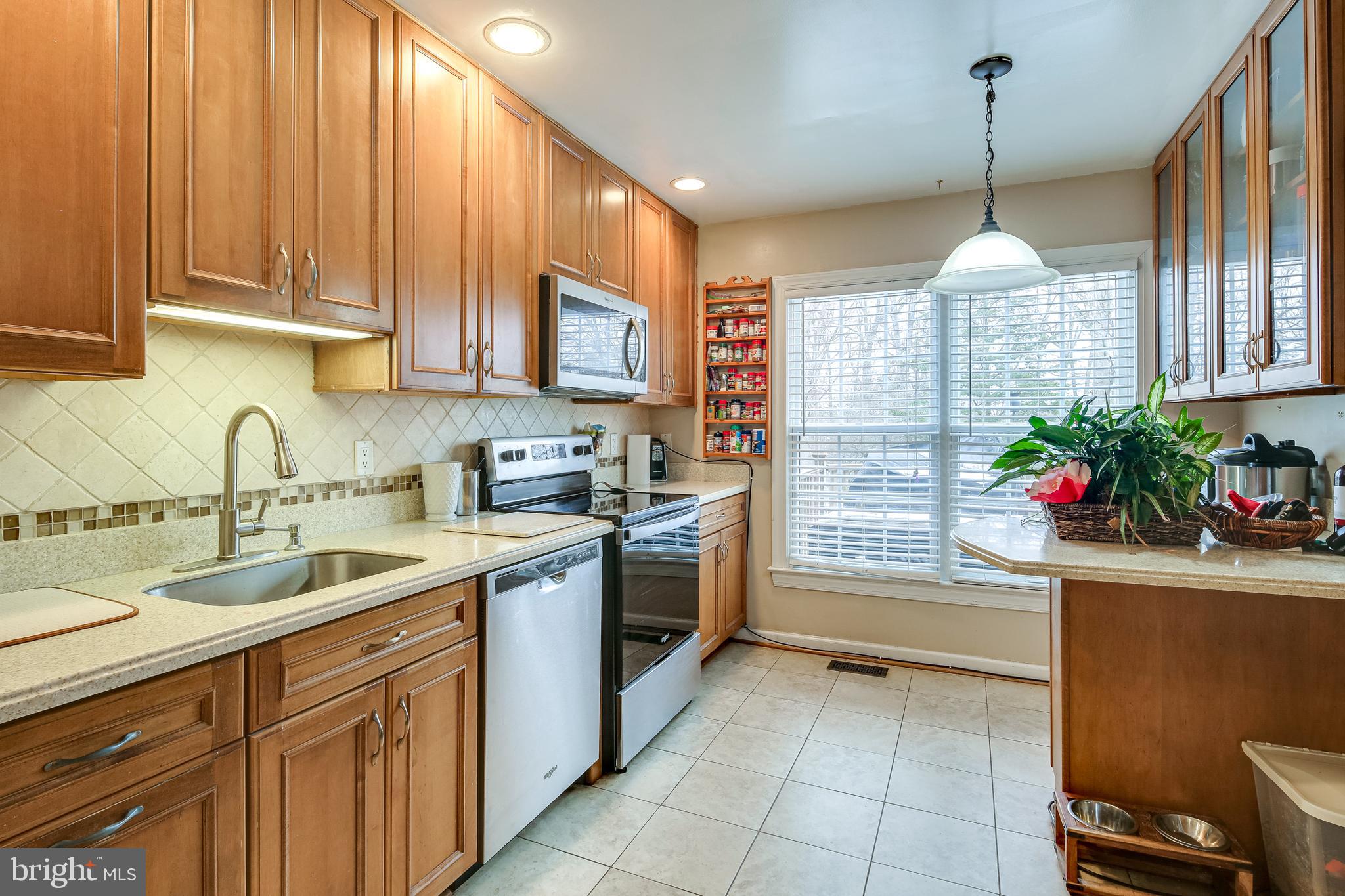 14637 Cambridge Circle Laurel, MD 20707 - Photo 8 of 40 KITCHEN