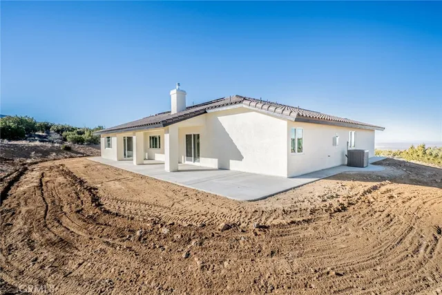 a view of back yard of the house