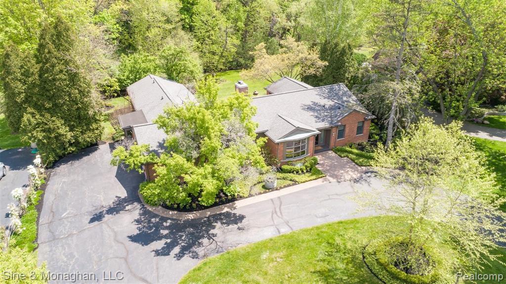 620 Overbrook Road Bloomfield Hills, MI 48302 - Photo 2 of 34