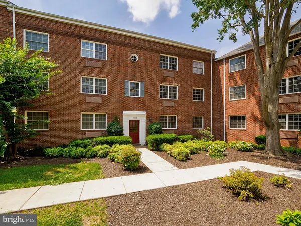 $2,495 | 1608 West Abingdon Drive, Unit 102, Alexandria, VA 22314
