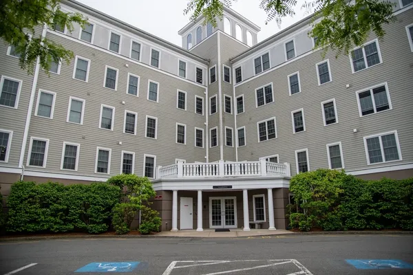 $2,875 | 8 Crowninshield Street, Unit 210, Peabody, MA 01960