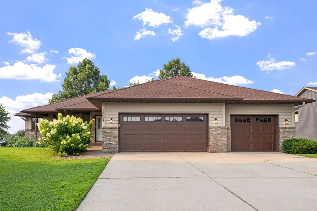 $2,700 | 1008 3rd Street Northeast, New Prague, MN 56071