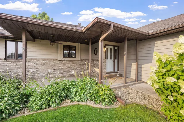 $2,700 | 1008 3rd Street Northeast, New Prague, MN 56071