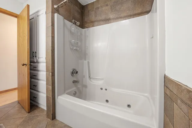 $2,700 | 1008 3rd Street Northeast, New Prague, MN 56071