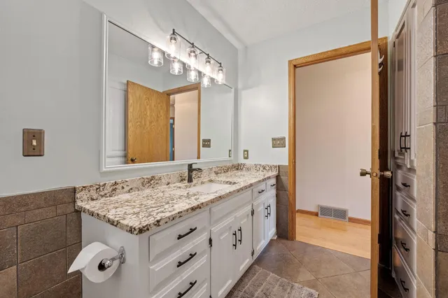 $2,700 | 1008 3rd Street Northeast, New Prague, MN 56071