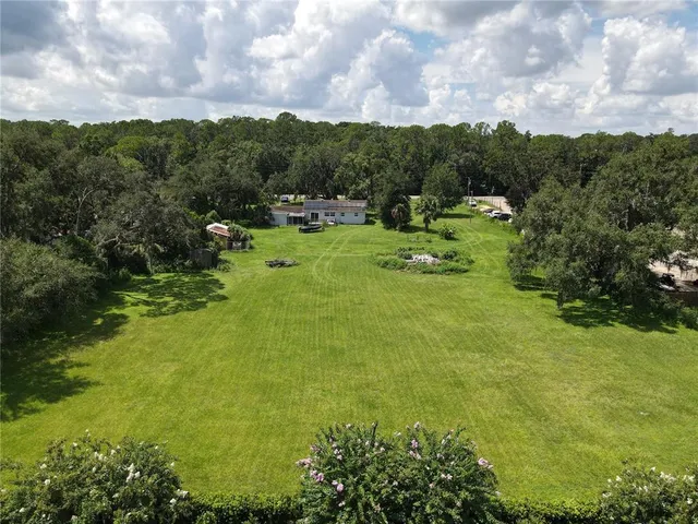 a view of a garden with houses