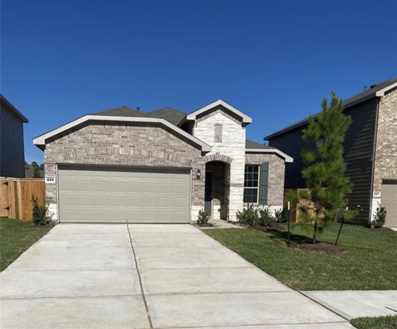 a front view of house with yard