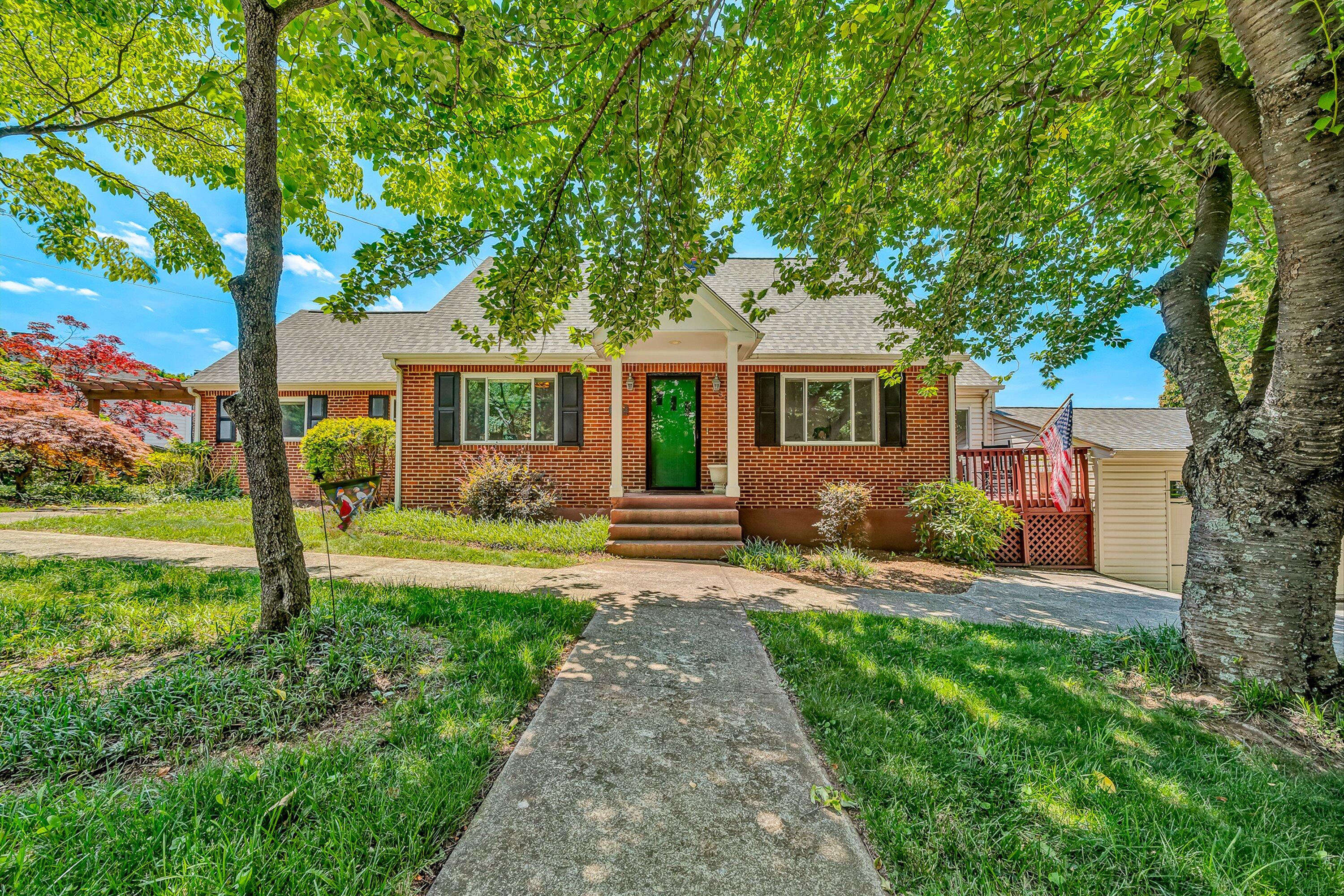 2225 Yellow Mountain Road Southeast Roanoke, VA 24014 - Photo 1 of 52 01-VM-07064