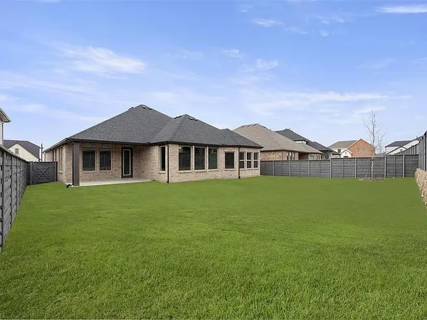 a view of a house with a big yard