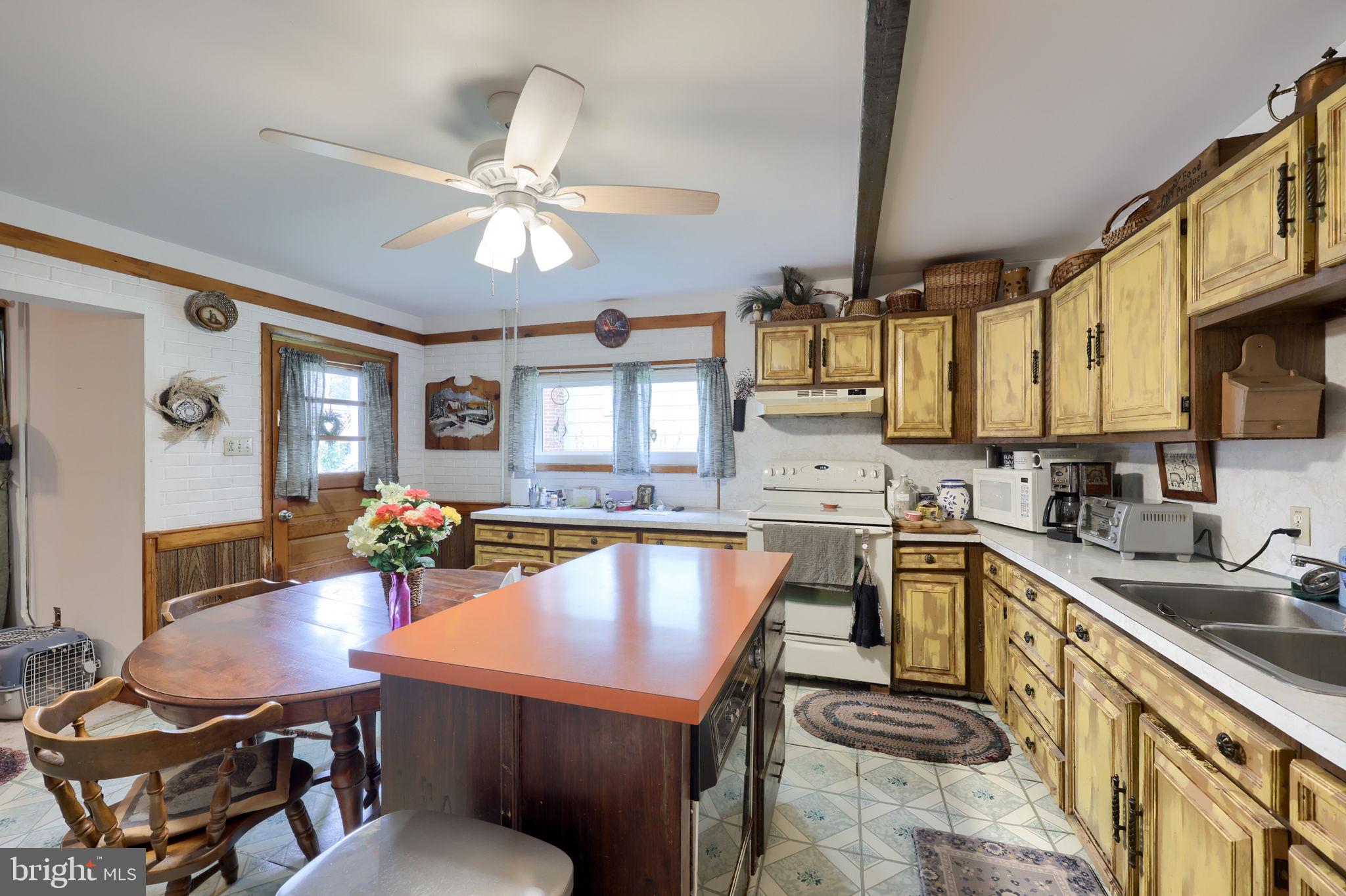 945 Maple Street Lititz, PA 17543 - Photo 4 of 28 Kitchen