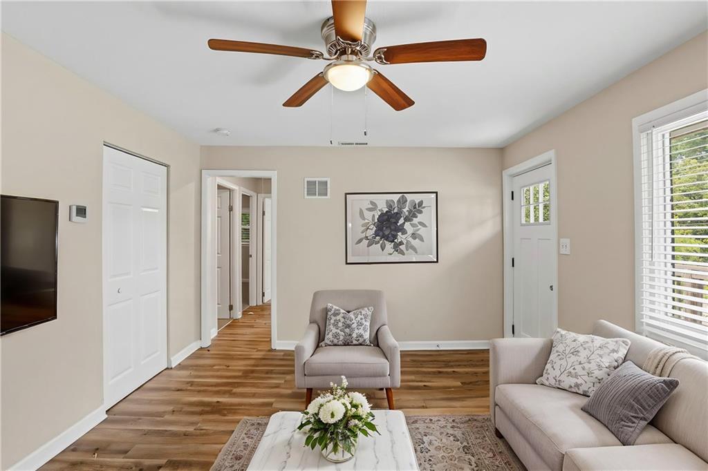 836 Amber Place Northwest Atlanta, GA 30331 - Photo 2 of 27
