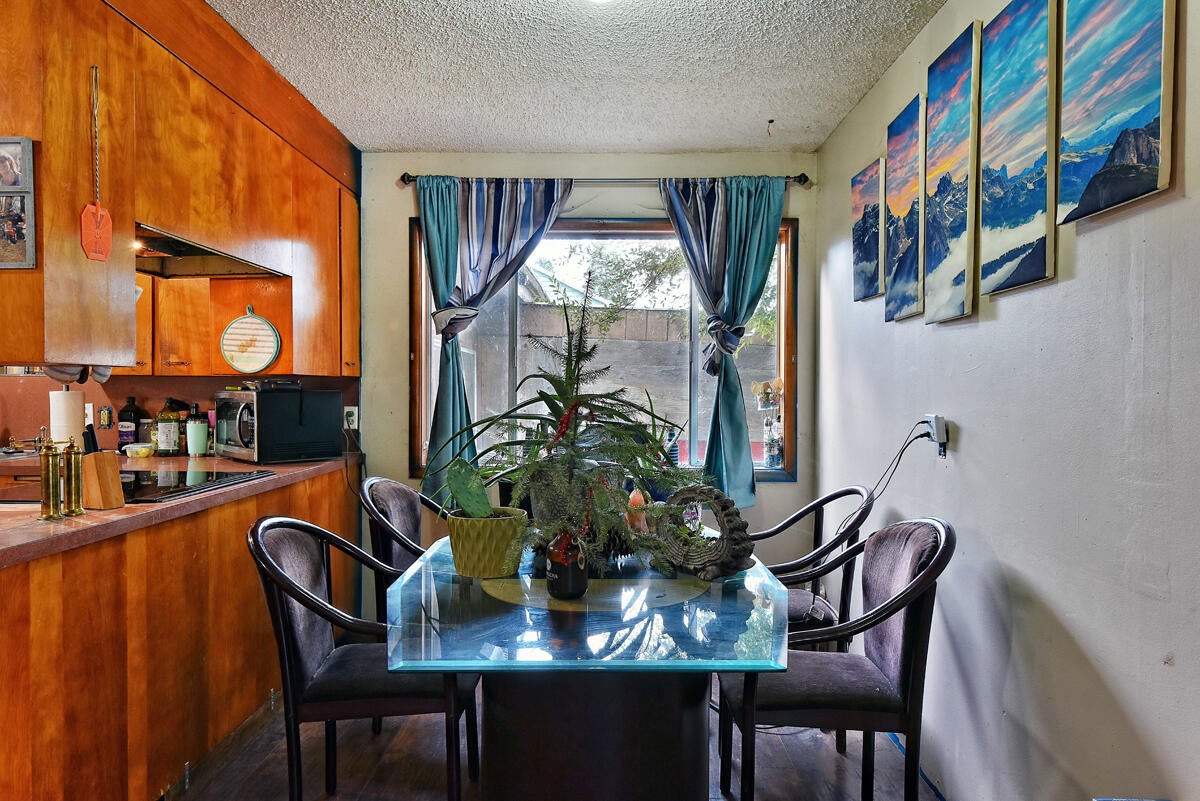 1324 Glenbrook Loop Road Riddle, OR 97469 - Photo 15 of 24 13. Dining room