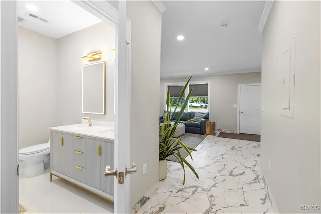 $2,500 | 238 Oriskany Boulevard, Unit 3, Whitestown, NY 13492