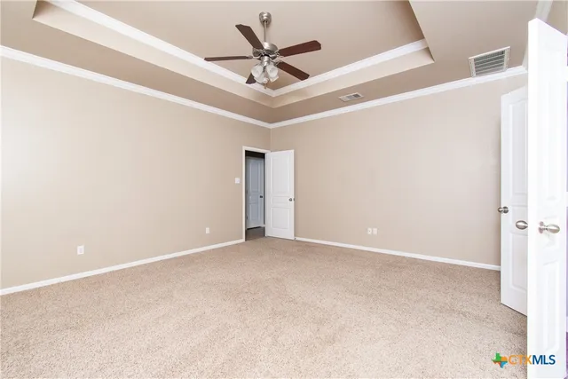 an empty room with ceiling fan and a ceiling fan